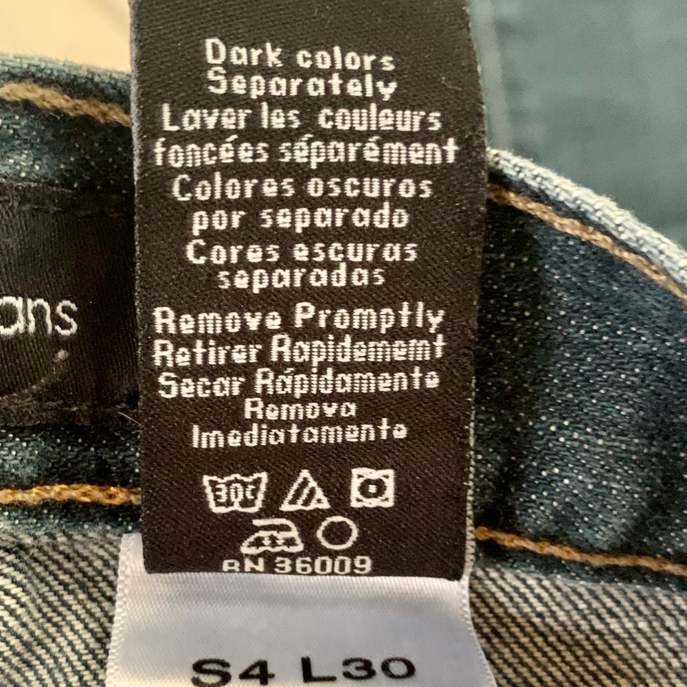 Calvin Klein Jeans Dark Wash, Flare Leg, Lady’s 4 - Picture 8 of 8